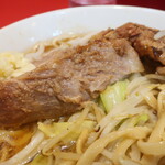ラーメン二郎 - 豚の厚み