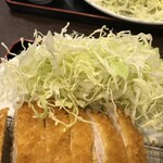 みそかつの三河屋 - おかわりしたら山盛りキャベツ
