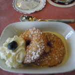 Hotel Strauss Würzburg - リンゴのフライケーキ バニラソース