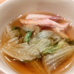 大阪天満宮 鮨とよなが - ミンククジラ　さえずり　出汁とレタス