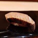 大阪天満宮 鮨とよなが - さわら　藁の香り付け　和辛子