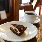 トイロ珈琲店 - ケーキセット（1450円） ・ティラミスタルト ・パプアニューギニア