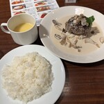 燻製 鉄板焼 クラフトビール MOKU - ポルチーニクリームのハンバーグ（1.300円税込）