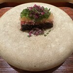 銀座 有涯 - -造-
      鰤(北海道)のタタキ 上に玉ねぎ、大根、紫蘇　◎◎
      口に入れた際の美味さの衝撃に、笑うしかなかった一品