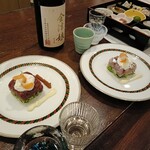 日本酒Bar 香林 - 会津けっとばし（馬刺し）バジルソースと鯵造りバジルソース