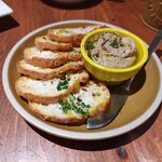 バル デ オピンチョ - 白レバーのパテ