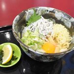 うどん・そば 吉平 - 答志産しらす釜玉伊勢うどん(1050円)