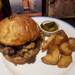 CHILLAX BURGERS&WINE - フィリーチーズステーキバーガー＋ハラペーニョ