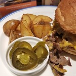 CHILLAX BURGERS&WINE - フィリーチーズステーキバーガー＋ハラペーニョ