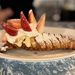 PIZZA LINDA - アラゴスタを頂けるお店はレア　タッピ(パイ生地)も自家製だそう