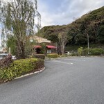 エル プランタン - 駐車場は店前、店横にたくさんあります