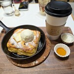 BLUE LEAF CAFE - コーヒー(Lサイズ)550円/フレンチトースト930円