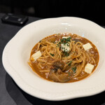 ラ・メゾン アンソレイユターブル - ■茄子とモッツァレラのミートソースパスタ（有機野菜の彩りサラダ（ベビーリーフ、ビーツ）＆ドリンク付き） ¥1.380