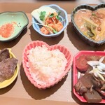 公正屋 - パラ太郎定食♬♬右下～どて煮ちゃん・ご飯（白米２：玄米１）・牛タンちゃん・なめこたっぷり味噌汁・大根と長芋キムチ・1味唐辛子♬♬