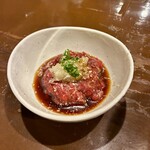 けとばし屋チャンピオン 三宮店 - ユッケ！ちょい甘なタレが美味しいー