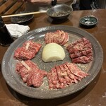 けとばし屋チャンピオン 三宮店 - 焼肉〜それぞれの部位が食感が違うので飽きずに食べれます！特にヒレヨコと特選バラはオススメです！