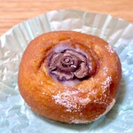 旬果瞬菓 共楽堂 - 料理写真:「あんぽ柿」にゆずやすだちが香る「柚子あん」を合わせた「柿中柚香」中にたっぷりと白餡が詰まってますが余り好みではないなぁ　そのままアンポ柿のがいい