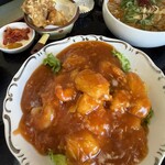 中国料理 頤和園 - レタスとか敷いてあるしね