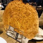 タロス - カラサウはパリパリのパン、サルデニア名物