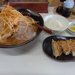 ラーメン めん丸 - 2025年9月21日　味噌チャーシュー＋ぎょうざセット