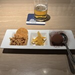 クリッパー - R7.12再　つまみ3種・右側特製チョコレート