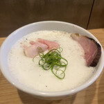 らーめんMAIKAGURA - お手製の鶏白湯ラーメンの完成