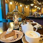 CAFE & BAR LAMP AND BELL - ホワイトノエルショコラボムとダブルチョコレートバスクチーズケーキ
