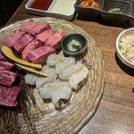 焼肉トラジ - 厚切りタンなど