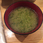 鉄板屋 いっちゃん - ランチの定食に付くアオサの味噌汁。
