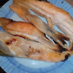 立ち呑み 晩杯屋 - 鮭ハラス焼き