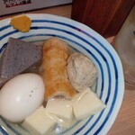 立ち呑み 晩杯屋 - 熱々おでんにモッツアレラ投入うまし！