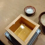 鳥伊勢 - 大関樽酒の升で