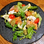 高槻地下酒場 - サーモンカプレーゼ