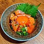 高槻地下酒場 - サーモンユッケ