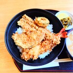 やぶ善 - 蓋で蒸されて仕上がった、ふわふわ"天丼"。