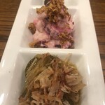 とんぼ - 手前から冷やし焼き茄子、柴漬ポテサラ、ちりめんみそ。