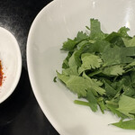 創作麺工房 鳴龍 - 麻辣醬50円　パクチー150円