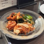 趣味焼肉ばばあ - キムチ盛り合わせ