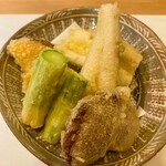 ひろ作 - 天ぷら盛り合わせさんでーす。②