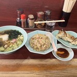 園春 - 半チャ半ラーメン¥850、餃子¥380