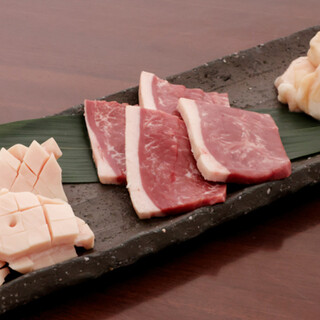 厳選した国産のお肉が魅力の絶品焼肉。鮮度際立つホルモンも
