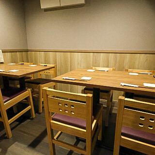 ゆったり過ごせる落ち着いた空間は、おひとり様も団体利用も◎