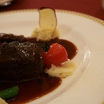 マゼランズ - 牛頬肉の赤ワイン煮込み