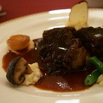 マゼランズ - 牛頬肉の赤ワイン煮込み