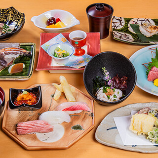 女子会ランチや本格ディナーで、絶品海鮮料理を満喫