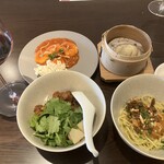 Crossroads Kitchen - お腹を膨らませる中華・炭水化物勢　小籠包はビュッフェということを考慮してもイマイチ（齧ったときに迸るスープは？）　他はビュッフェなのを考慮すればいい感じ