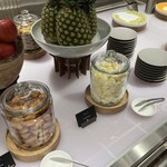 Crossroads Kitchen - 一部の小菓子は自由に取れます