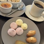 Crossroads Kitchen - 最後に目の前で焦げ目をつけるクレームブリュレ等で締め　全般には美味しくストレスなく　満足いくものでした　ご馳走様でした