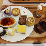ビュッフェ＆カフェレストラン アンサンブル - .....ショコラムース 　柚子のホワイトチョコケーキ  ミルクレープ  苺のケーキ  ガトーショコラ  紅茶のロールケーキ  クレームブリュレ.....