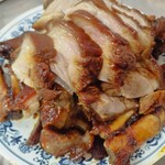 할매집 - 豚足。鍋と同じく2人前からしか頼めない。2人前？！見よ！この圧倒的肉の山！とろとろで最高に旨し♥！！！持って帰りました笑